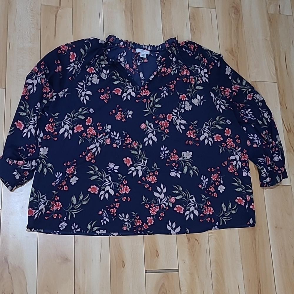 Lord + Taylor Petite women's 3X flowered shirt